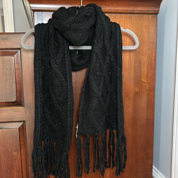 NWT Aerie Cable Knit Fringe Sweater Scarf - Picture 3 of 7